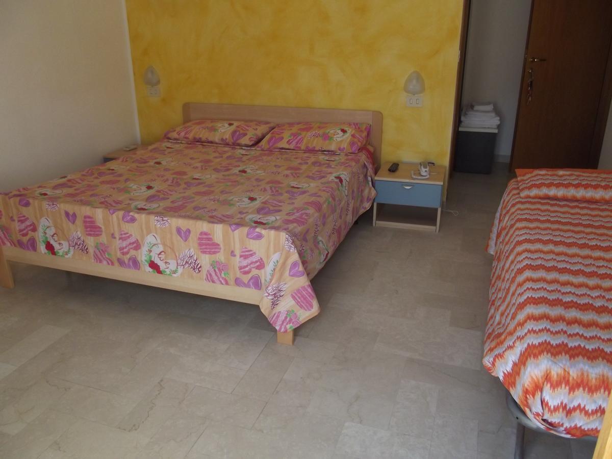 Hotel Sabbia D'Oro Pineto Eksteriør bilde